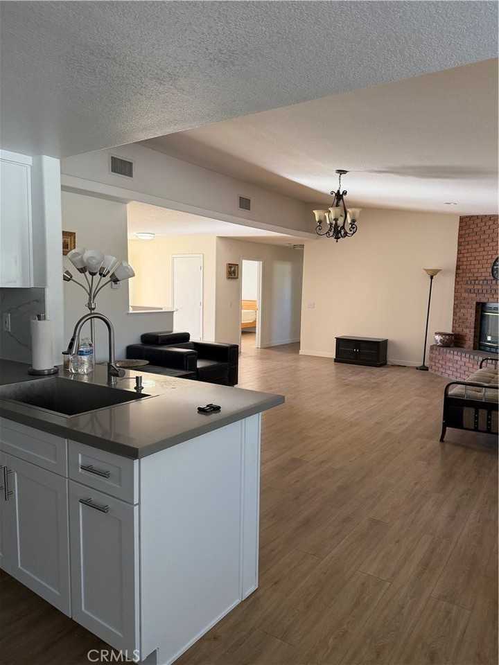 17712 Siskiyou Rd - Photo 7 of 10