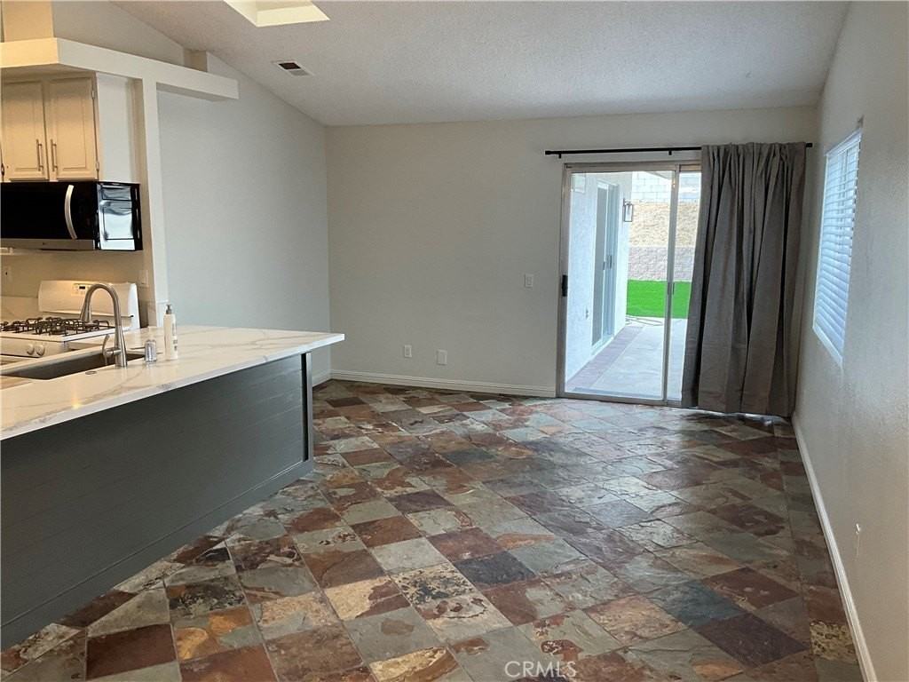 39513 Oak Cliff Dr - Photo 7 of 19