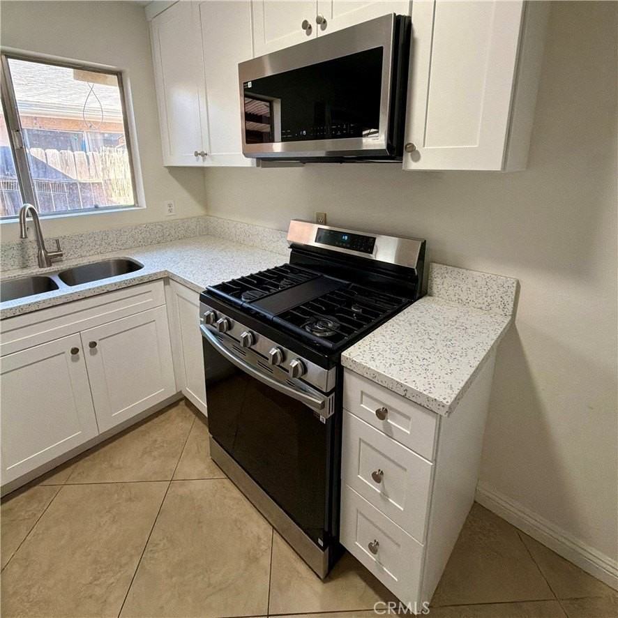 1304 W Lido Pl #2 - Photo 3 of 20