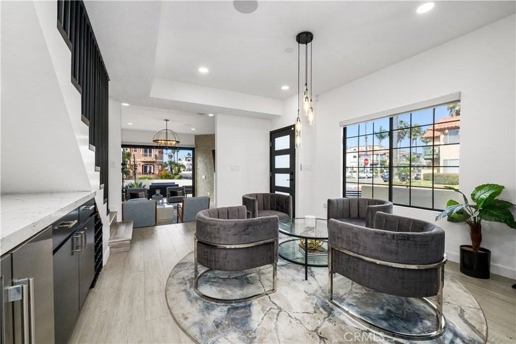 122 21st St - Photo 4 of 27