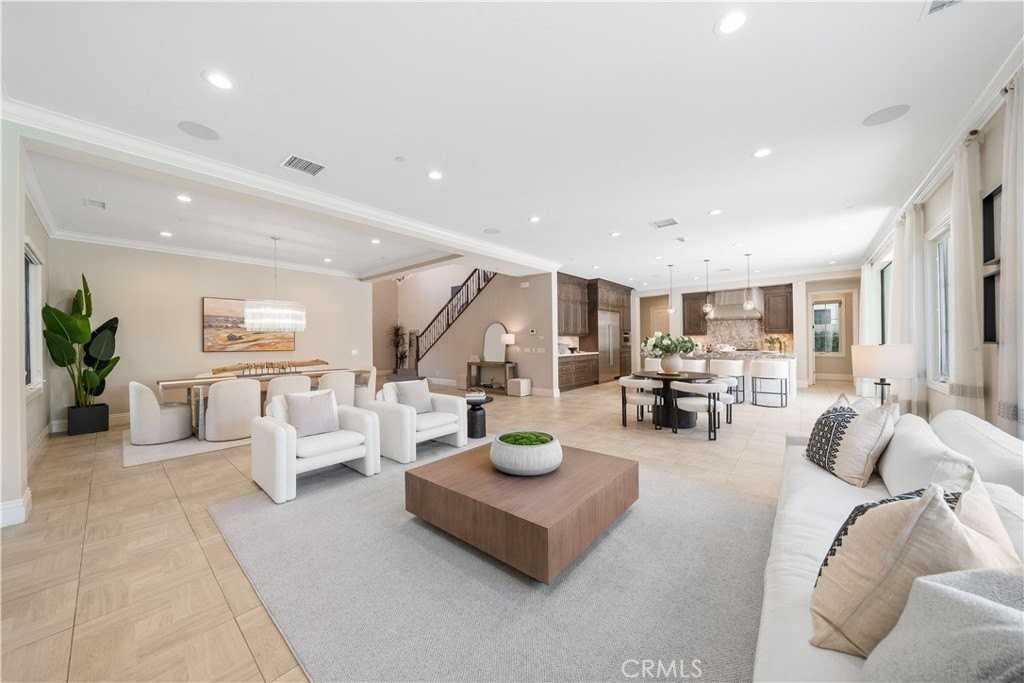 57 Kite - Photo 2 of 40