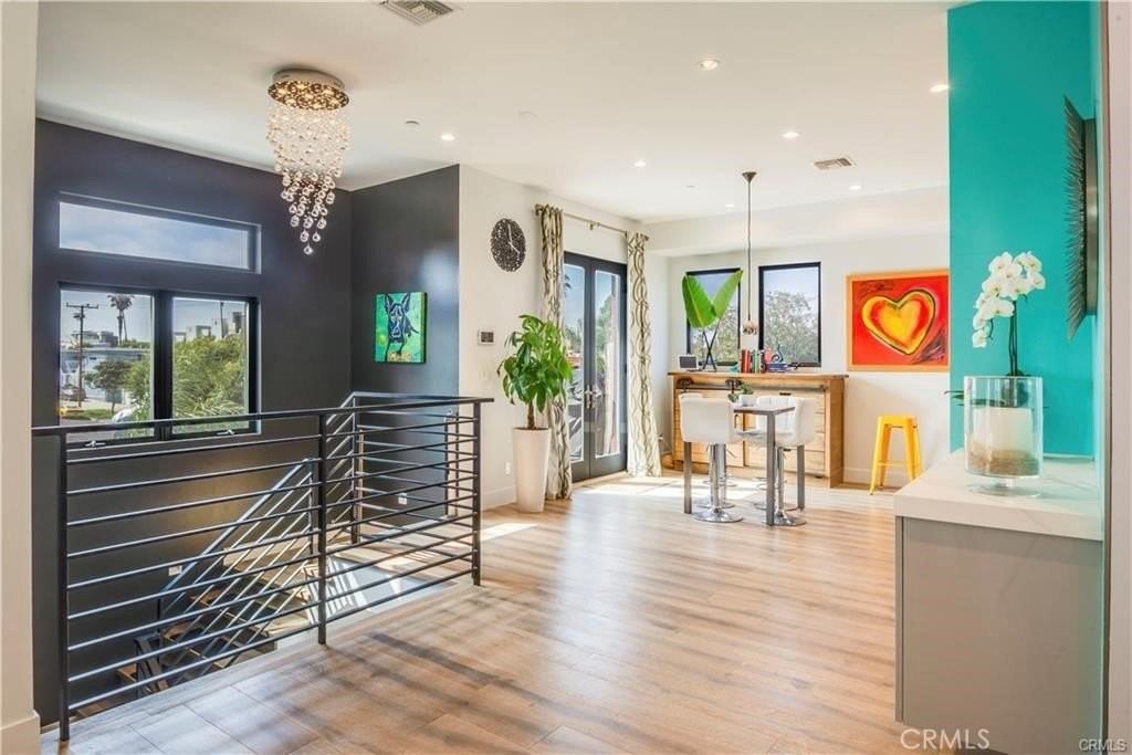 700 S Broadway - Photo 4 of 26