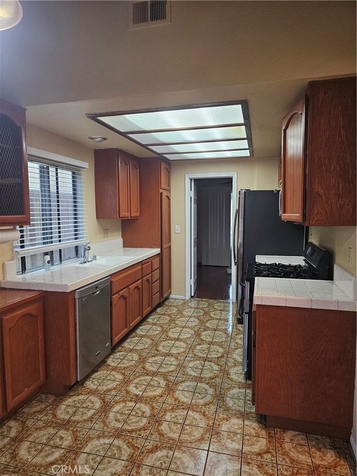 12 Crockett - Photo 5 of 6