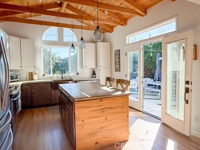 8218 Handley Ave - Photo 2 of 17