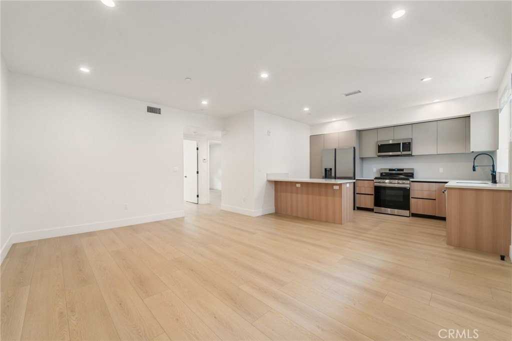 7510 Sepulveda Blvd #204 - Photo 7 of 25