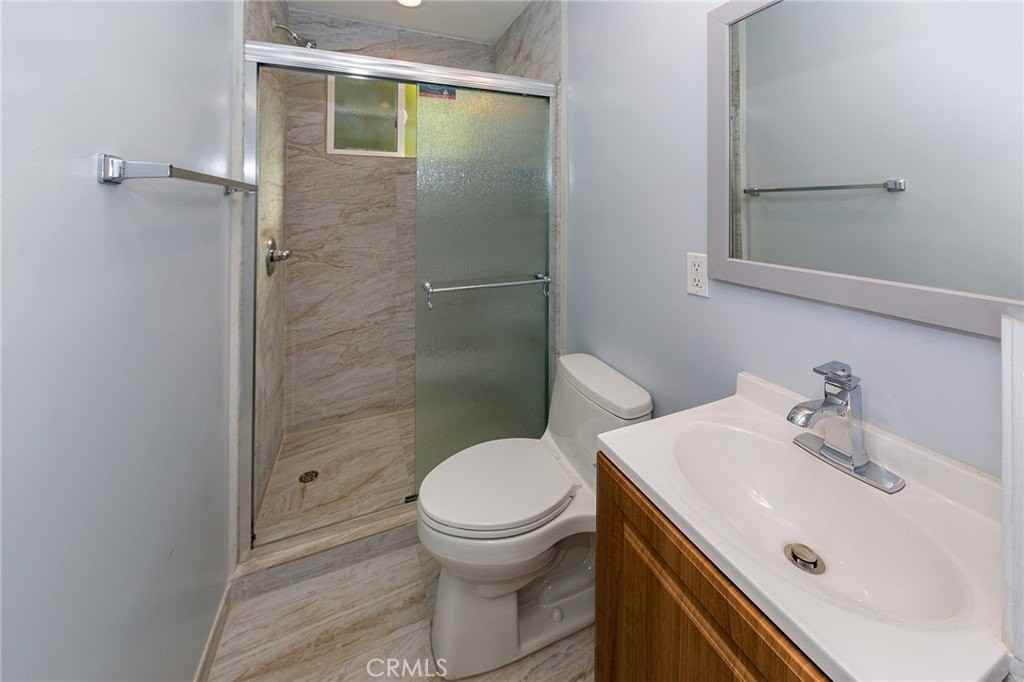 5202 Woodman Ave - Photo 4 of 14