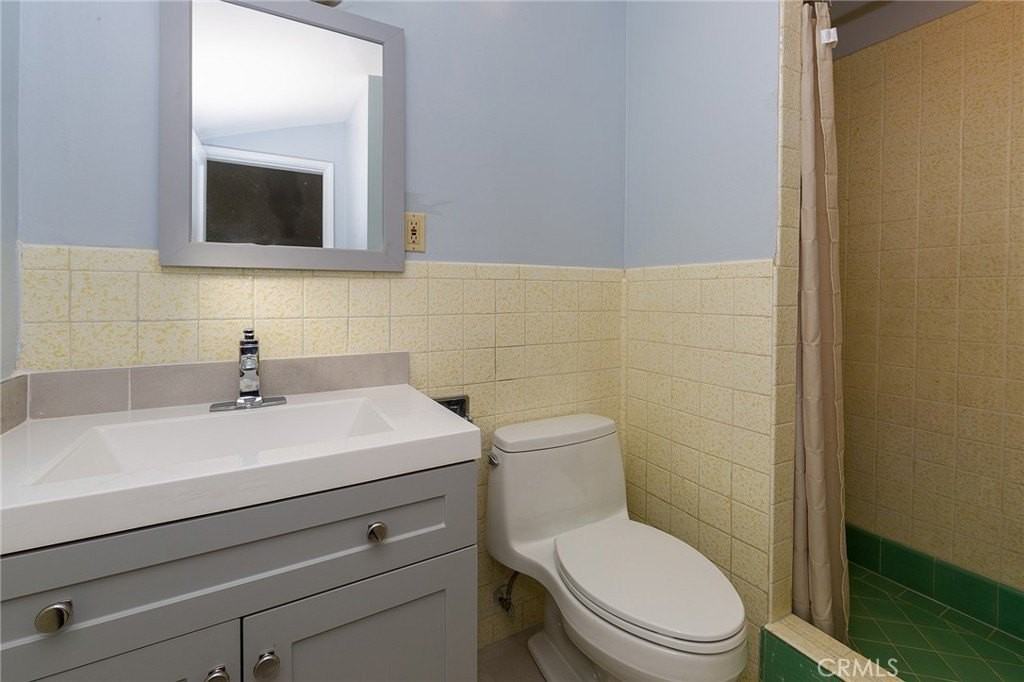 5202 Woodman Ave - Photo 5 of 14