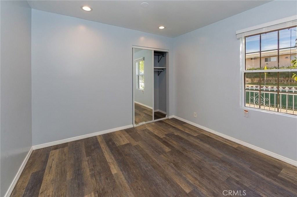 5202 Woodman Ave - Photo 6 of 14