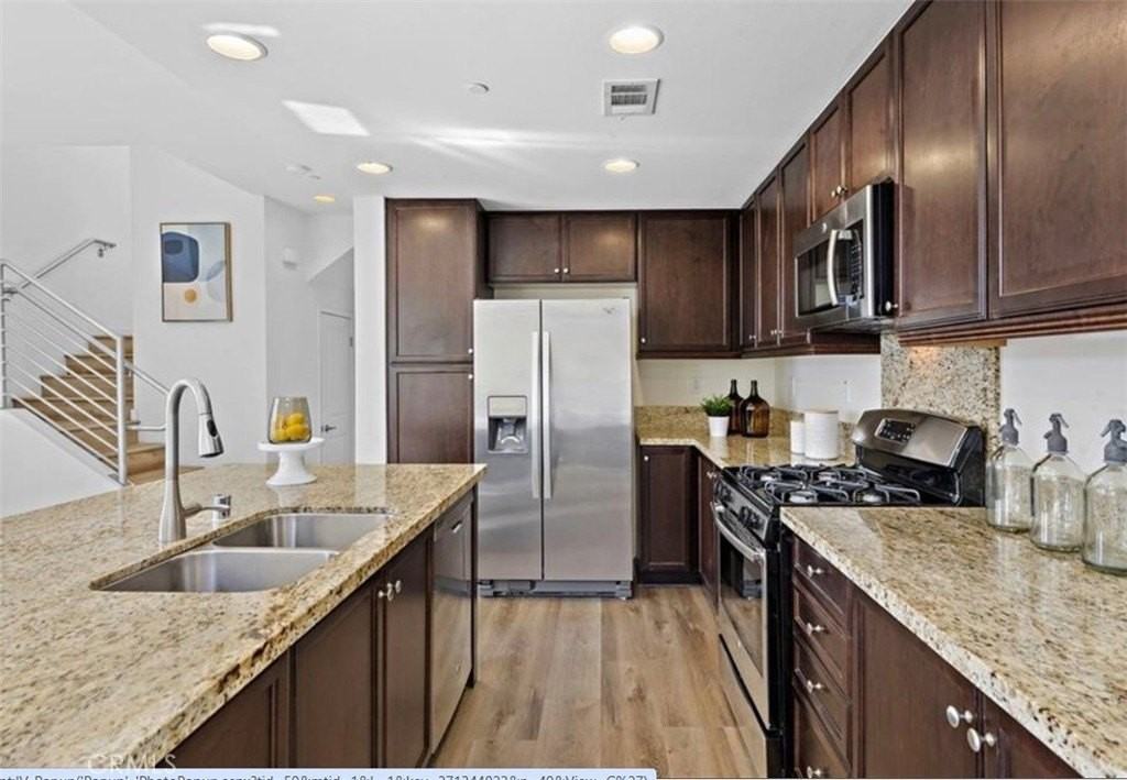 39 Waldorf - Photo 2 of 11