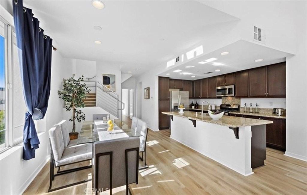 39 Waldorf - Photo 4 of 11