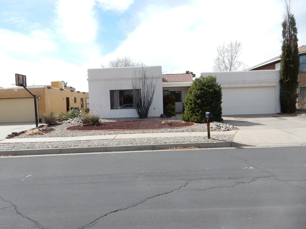 5725 Vista Bonita NE - Photo 2 of 30