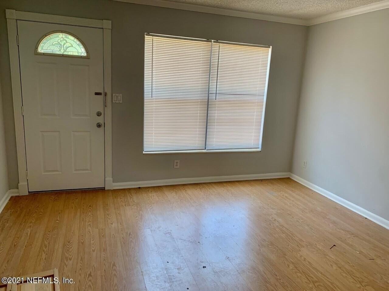 7414 Bamberg Rd - Photo 4 of 10