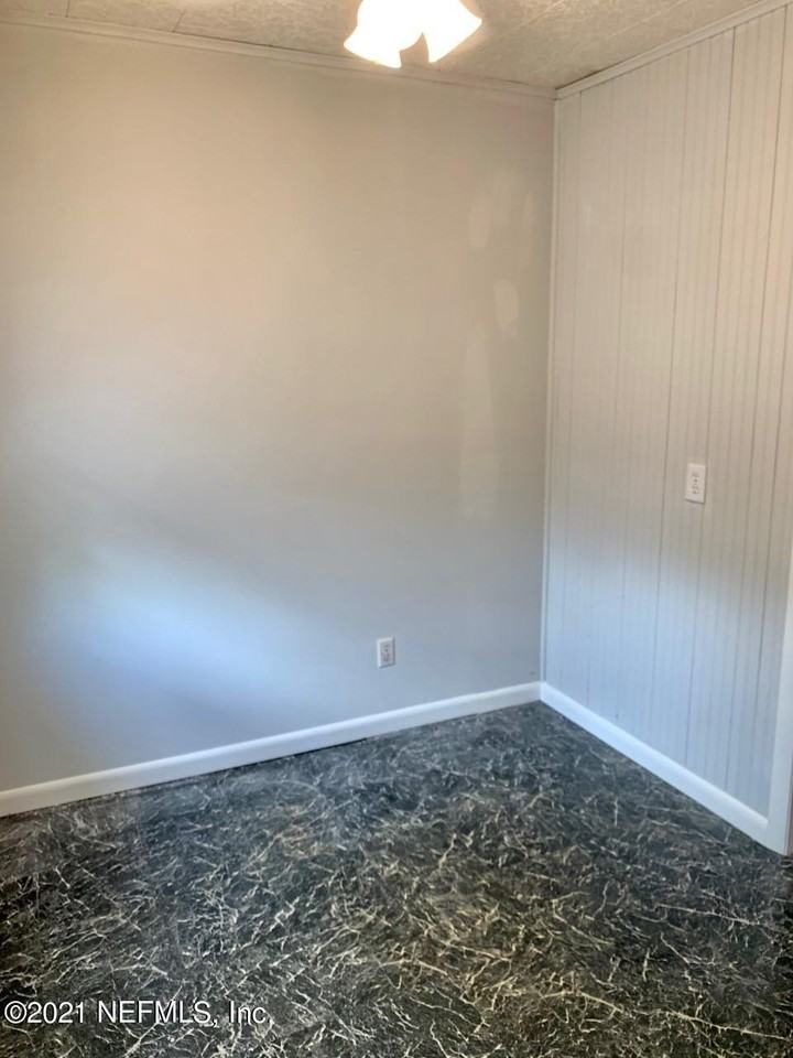 7414 Bamberg Rd - Photo 5 of 10