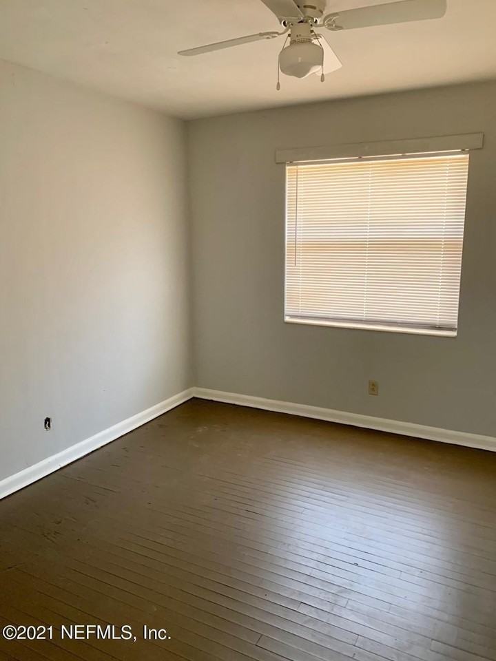 7414 Bamberg Rd - Photo 6 of 10