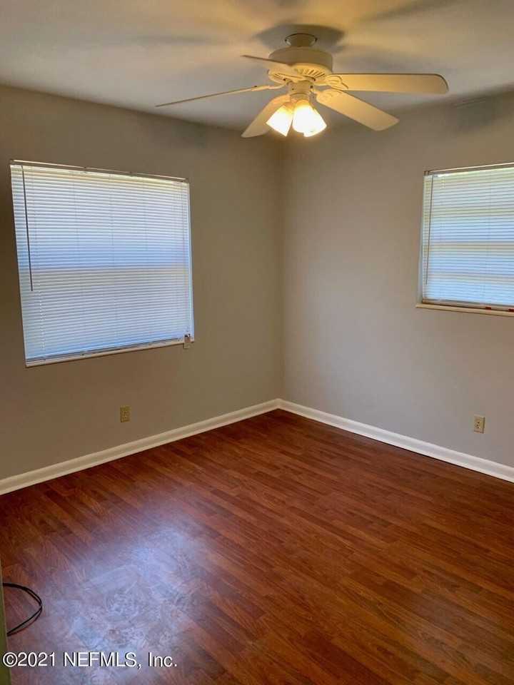 7414 Bamberg Rd - Photo 7 of 10