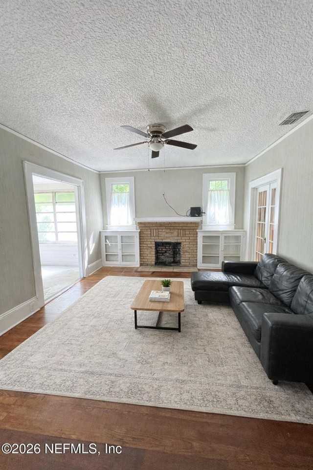 226 E 15th St - Photo 3 of 16