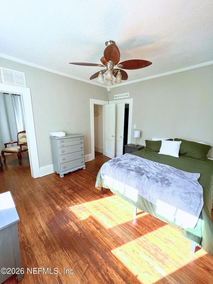 226 E 15th St - Photo 6 of 16