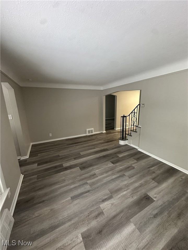 14317 Granger Rd - Photo 3 of 21