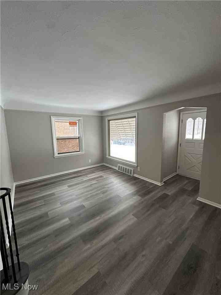 14317 Granger Rd - Photo 4 of 21