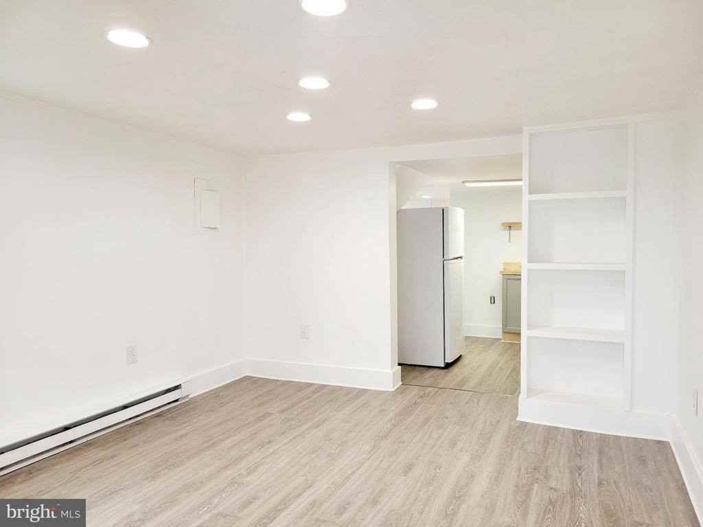 235 Kern St - Photo 3 of 9