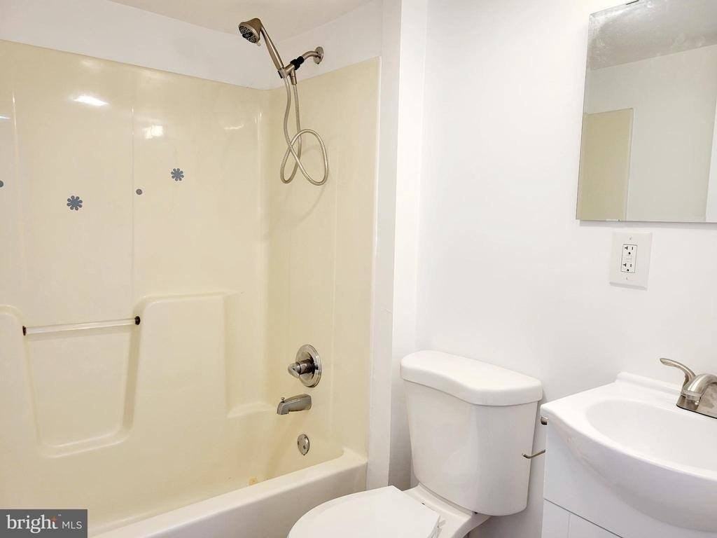 235 Kern St - Photo 6 of 9