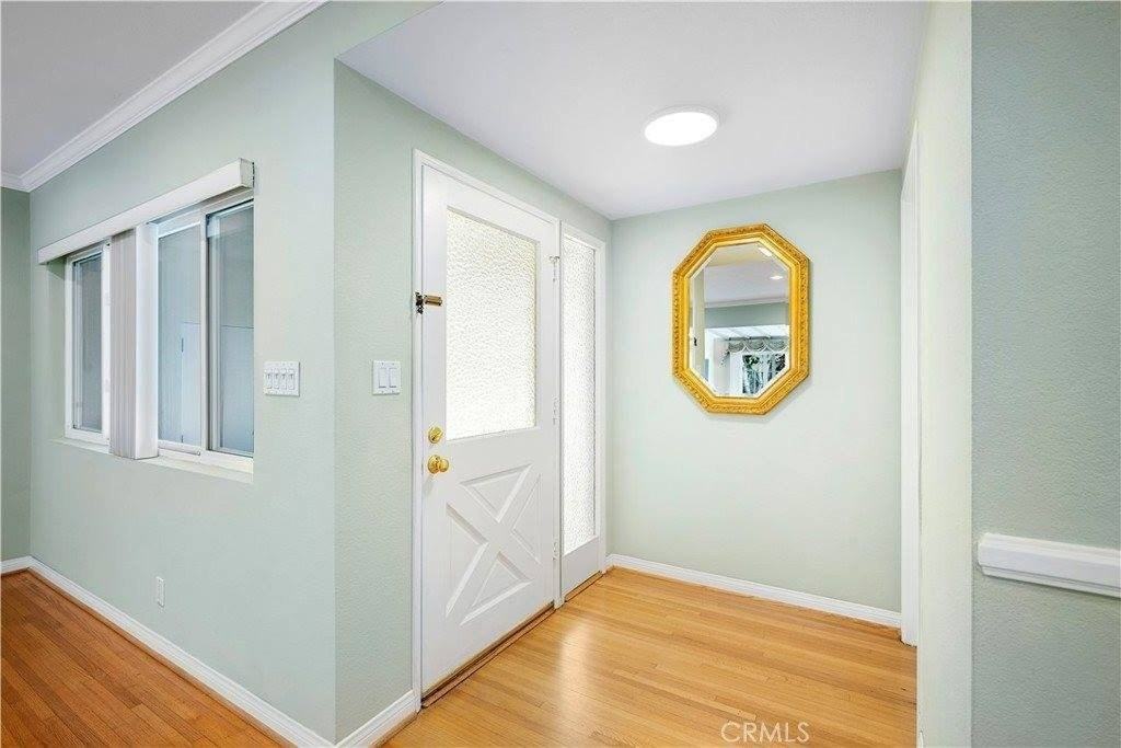 841 Irving Dr - Photo 3 of 34