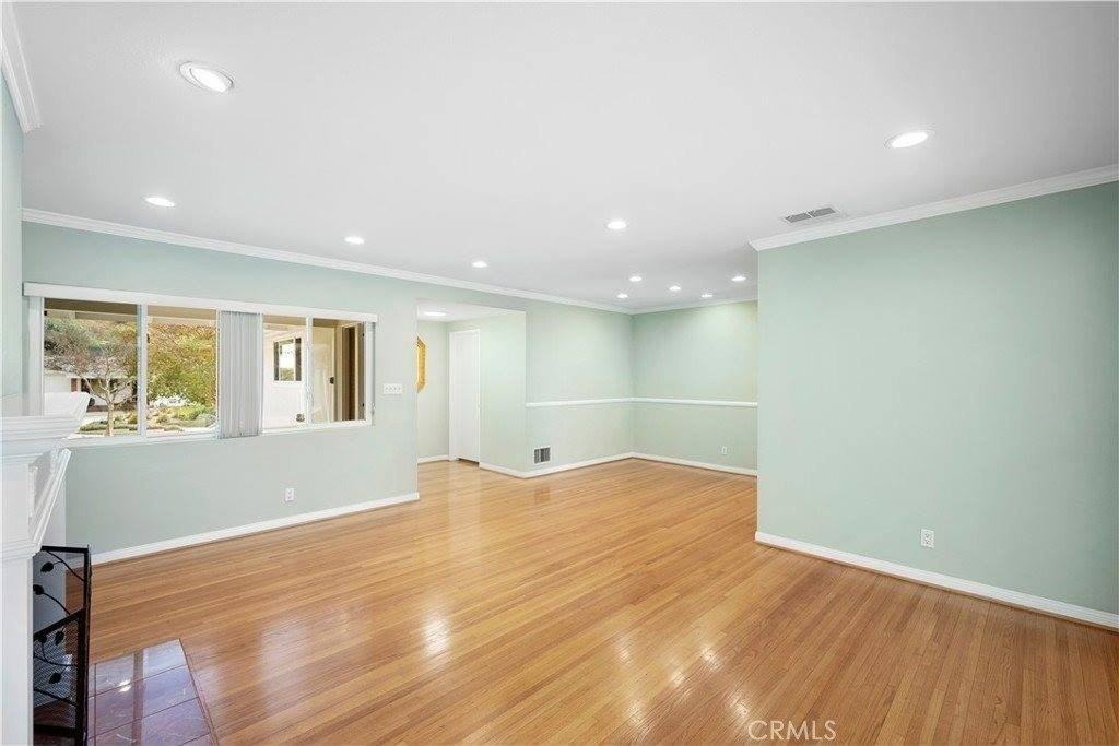 841 Irving Dr - Photo 5 of 34