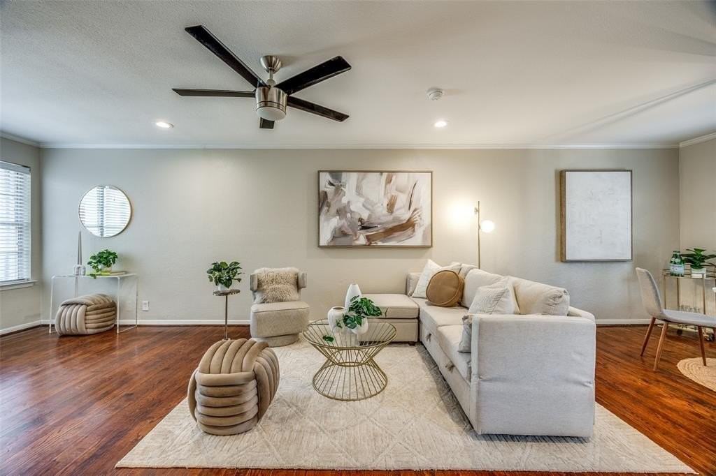 5010 N Hall St - Photo 3 of 25