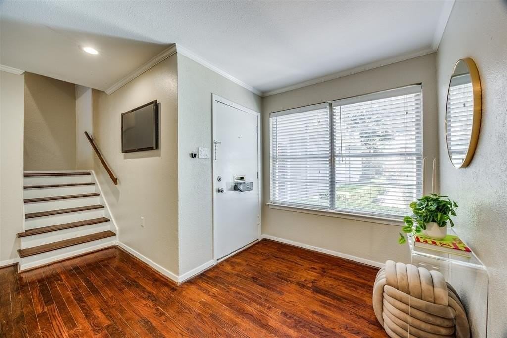 5010 N Hall St - Photo 7 of 25