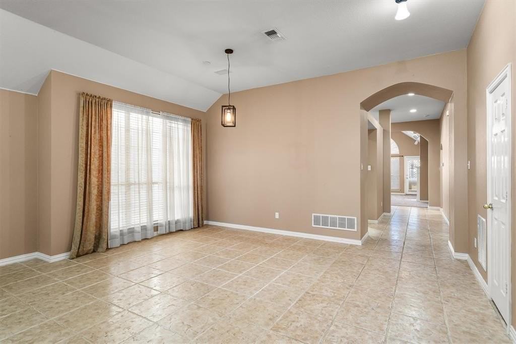 5404 Fairfax Ct - Photo 2 of 40