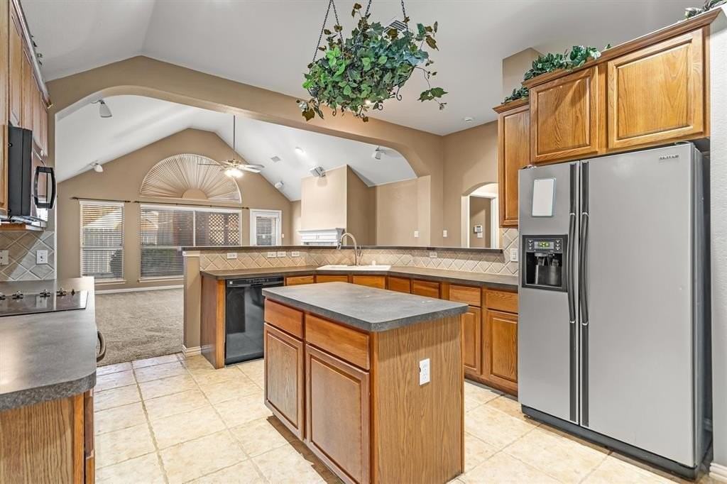 5404 Fairfax Ct - Photo 3 of 40