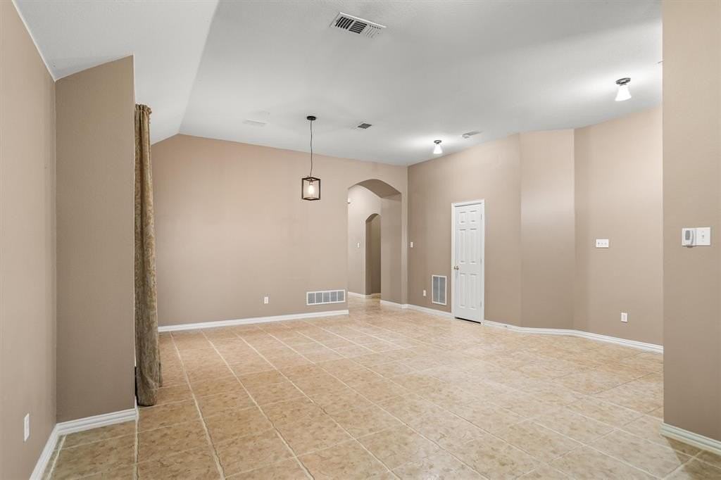 5404 Fairfax Ct - Photo 7 of 40