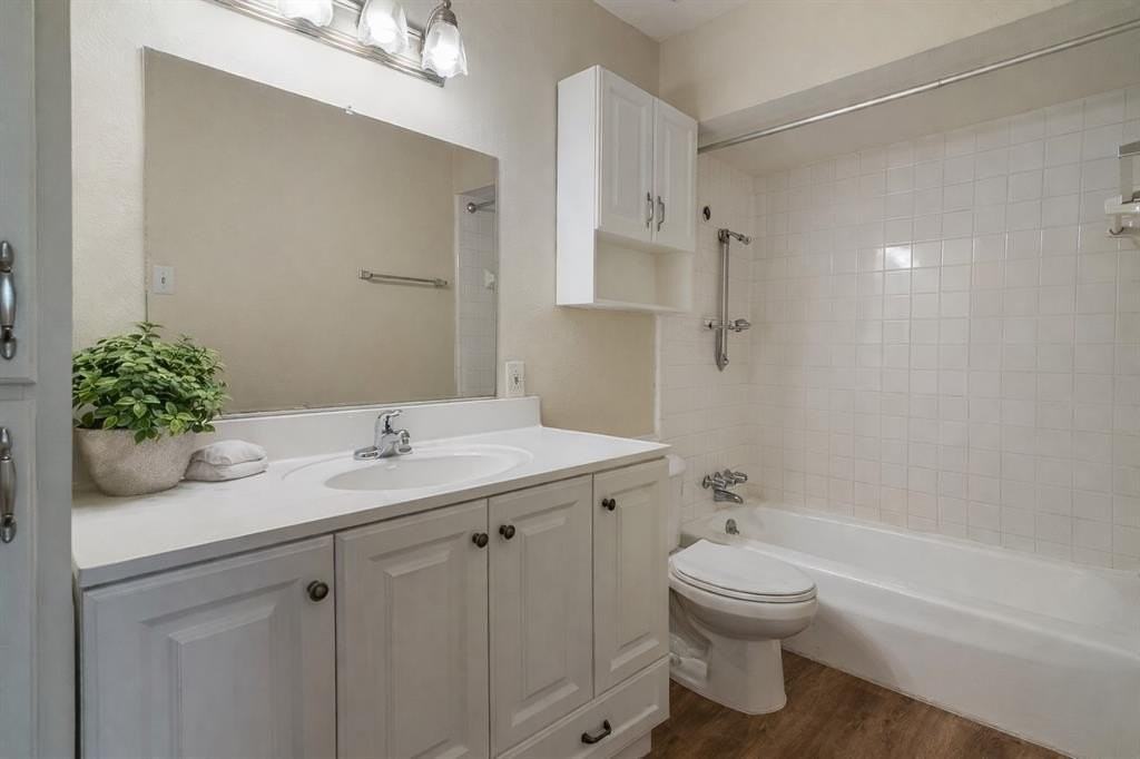 505 W Lookout Dr #201 - Photo 5 of 10