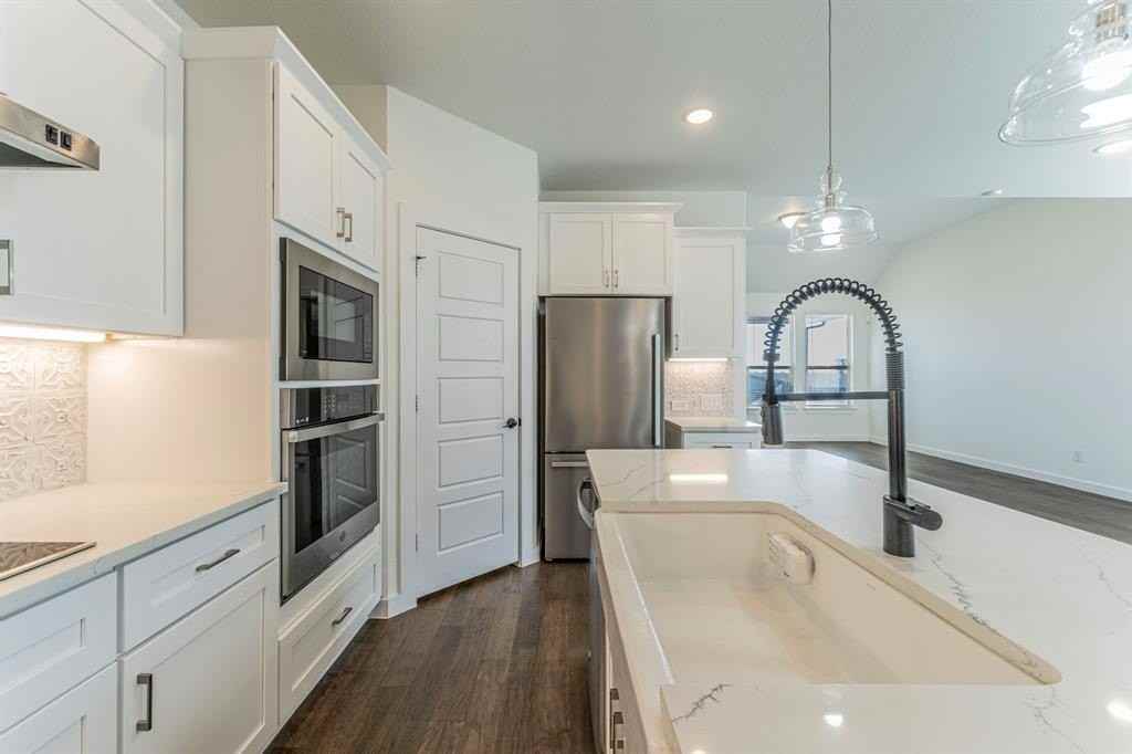 1110 Stallion Ln - Photo 7 of 25