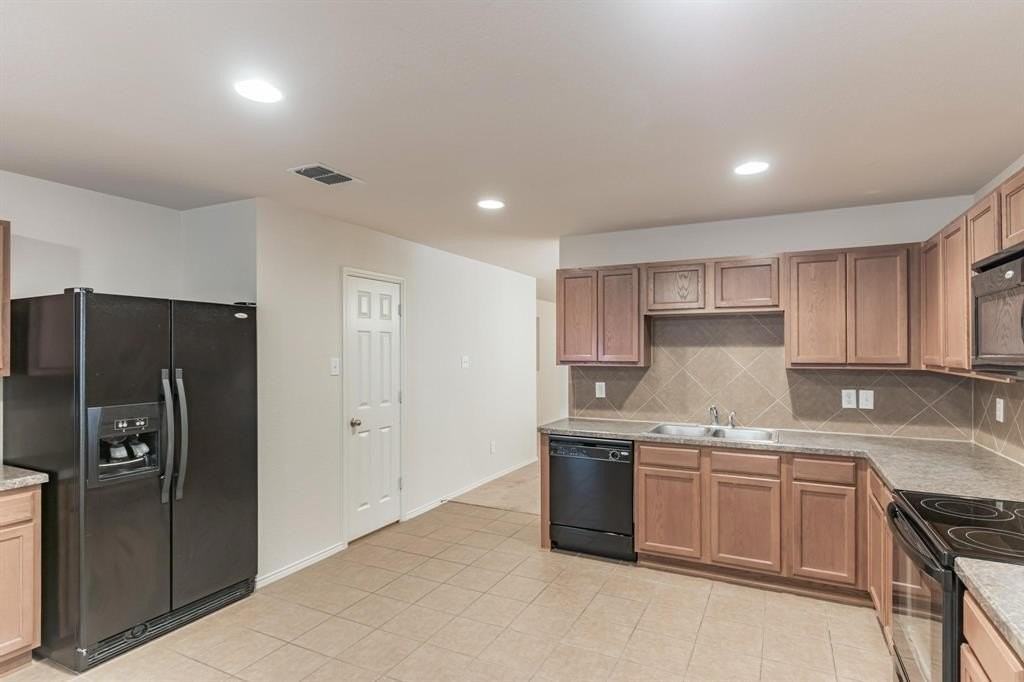 13359 Fondren Ln - Photo 6 of 28