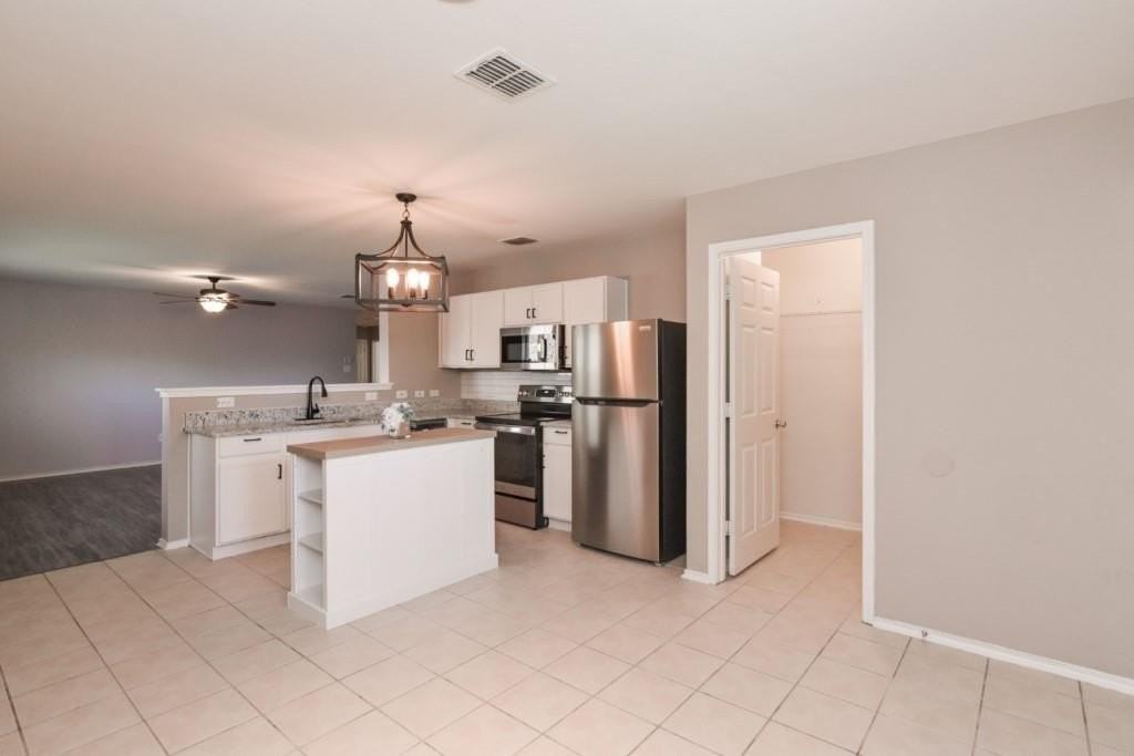 1444 Sun Breeze Dr - Photo 4 of 25