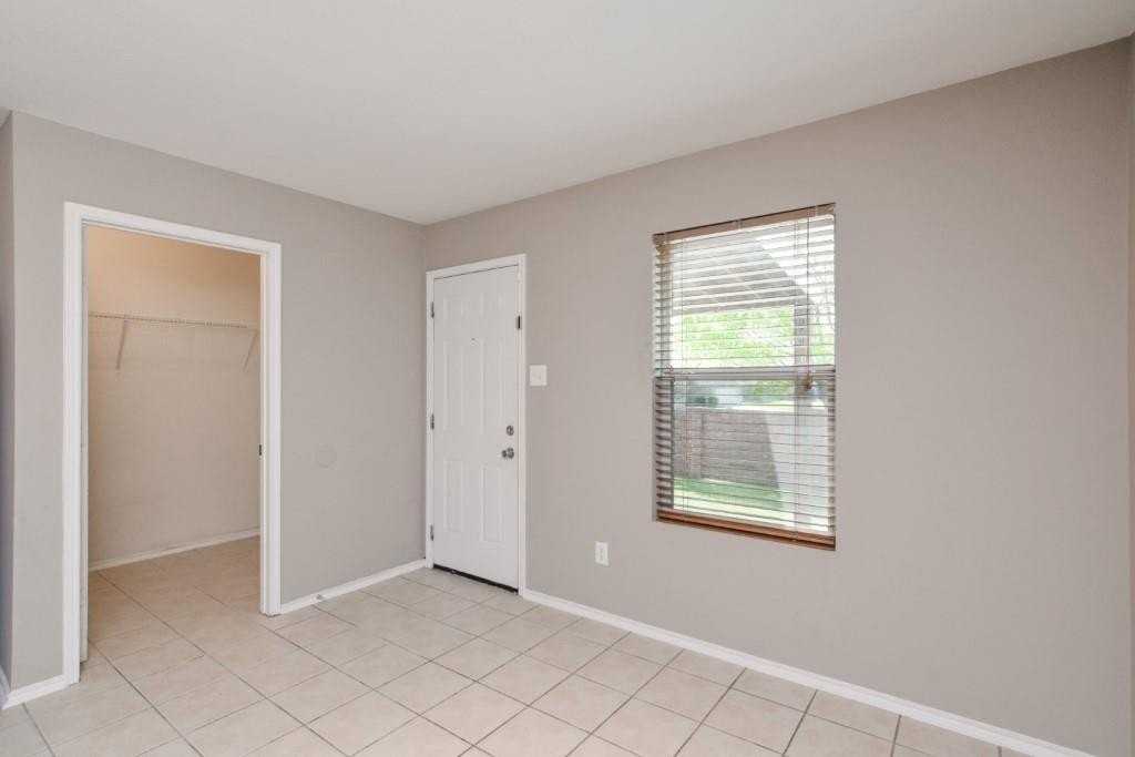 1444 Sun Breeze Dr - Photo 6 of 25