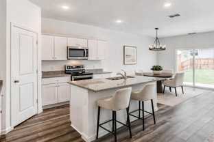 720 Holly St - Photo 1 of 1