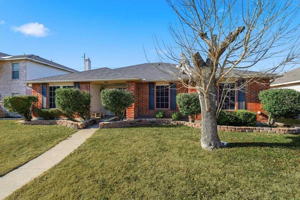 1452 Hickory Creek Ln - Photo 2 of 33