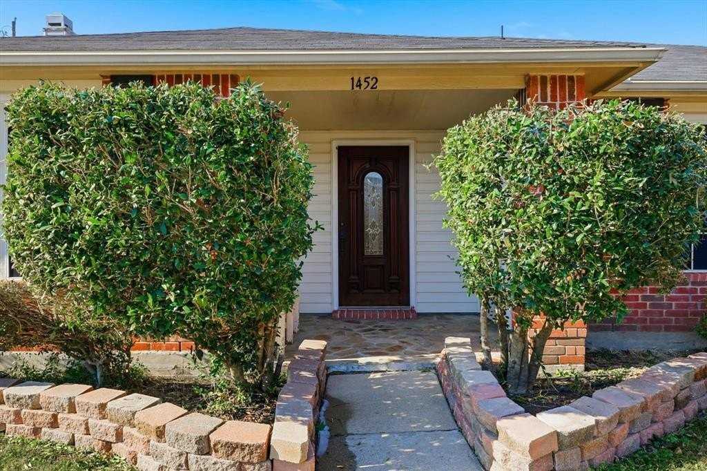 1452 Hickory Creek Ln - Photo 4 of 33