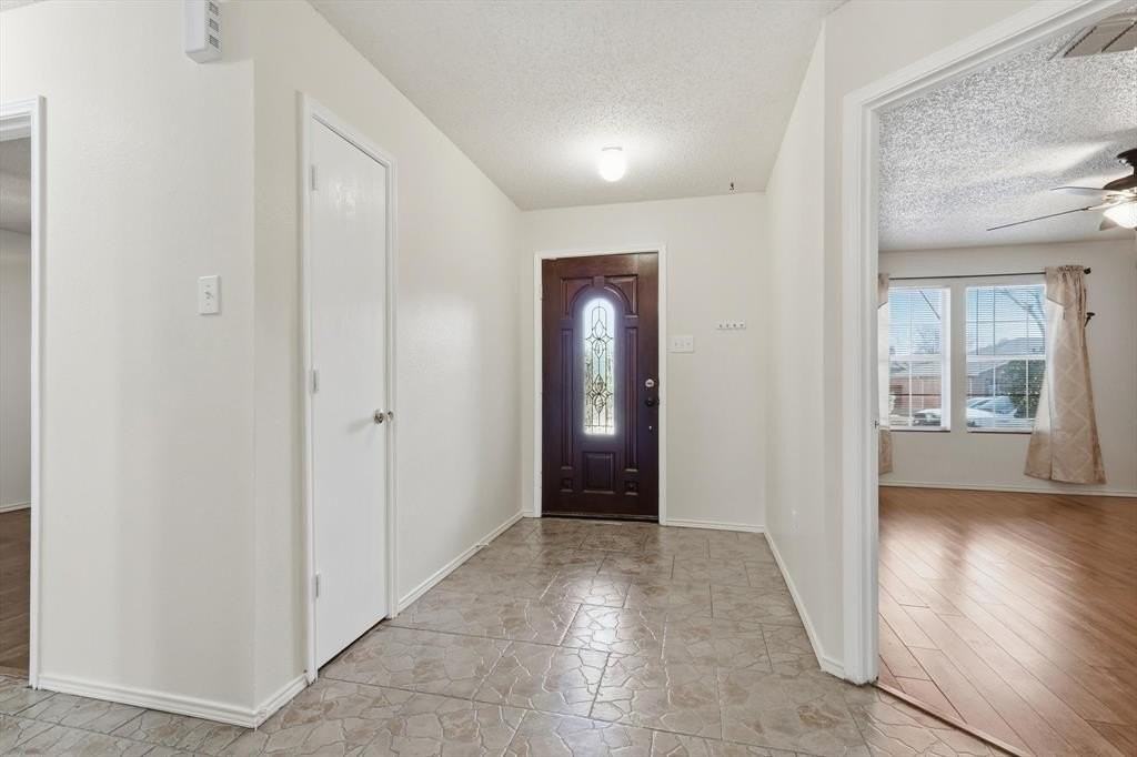 1452 Hickory Creek Ln - Photo 5 of 33