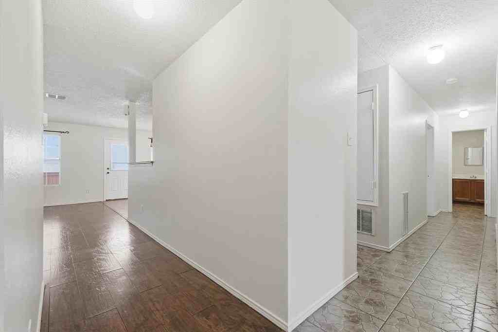 1452 Hickory Creek Ln - Photo 7 of 33