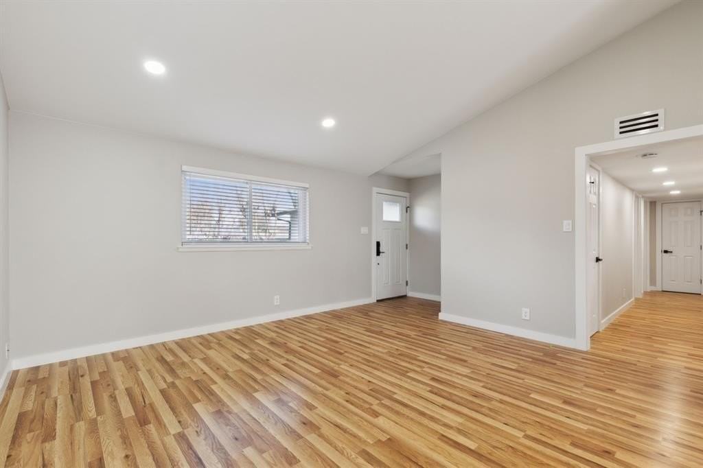 827 Greenhaven Dr - Photo 6 of 23