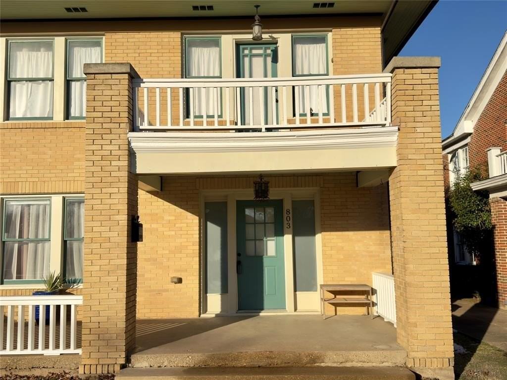 803 Woodlawn Ave - Photo 3 of 17