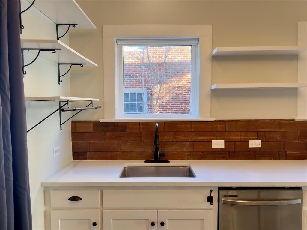 803 Woodlawn Ave - Photo 7 of 17