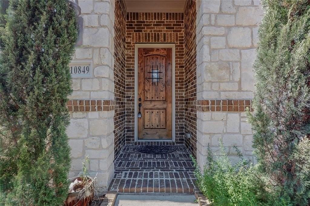 10849 Sedalia Dr - Photo 2 of 37