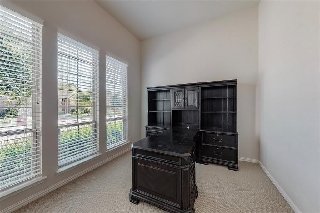 10849 Sedalia Dr - Photo 3 of 37