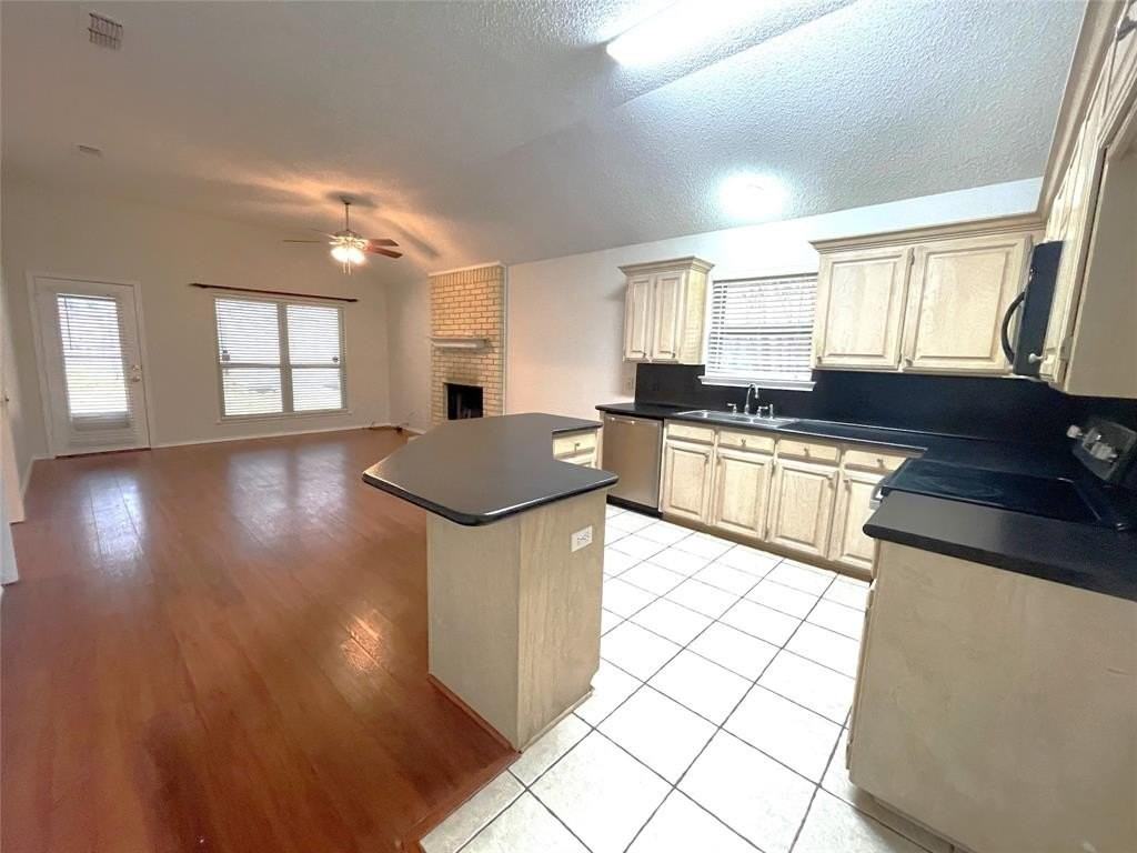 5923 Sterling Green Trl - Photo 4 of 17