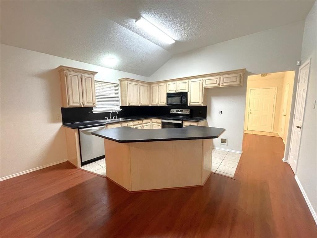 5923 Sterling Green Trl - Photo 5 of 17