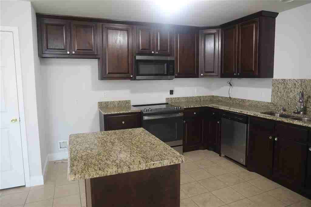 4702 Mariner Dr - Photo 2 of 40